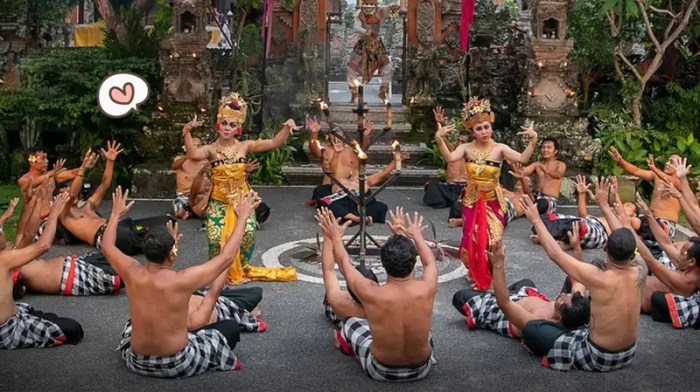 Kecak tari uluwatu tarian pura hujan ketika cak yoexplore berasal jimbaran temple tulisan