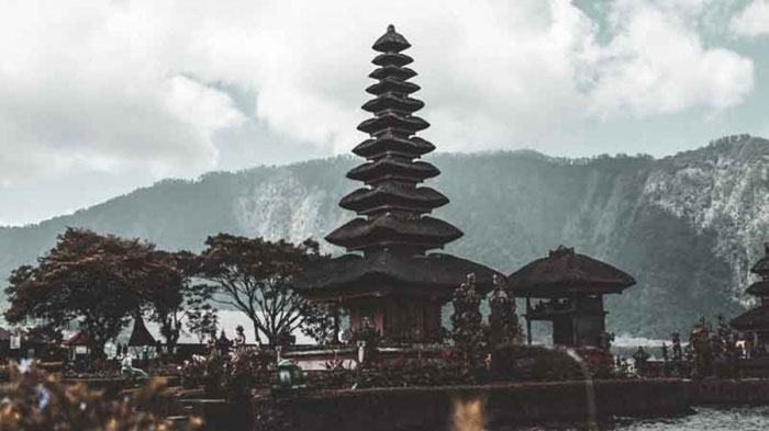 Meru taman ayun candi pura hindu makna tahapan bumi kehidupan jatiluwih karu tanah batu bentuk pelinggih