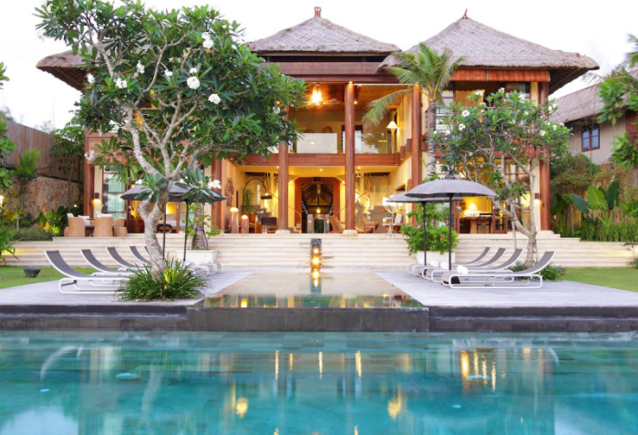 Rumah stil bali sederhana