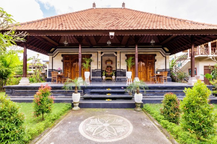 Rumah stil bali sederhana