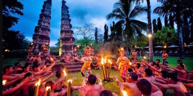 Tari kecak pesan gerakan properti makna sejarah moral mengandung