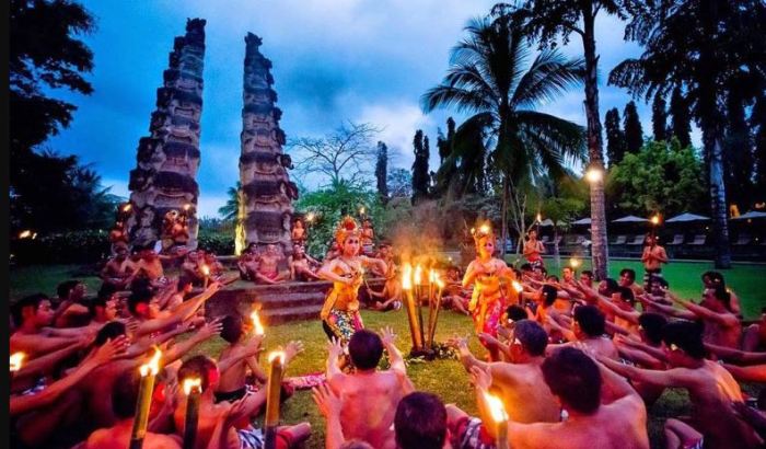 Tari kecak pesan gerakan properti makna sejarah moral mengandung