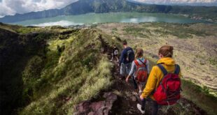 Hiking gunung batur