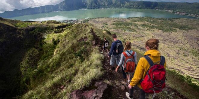 Hiking gunung batur