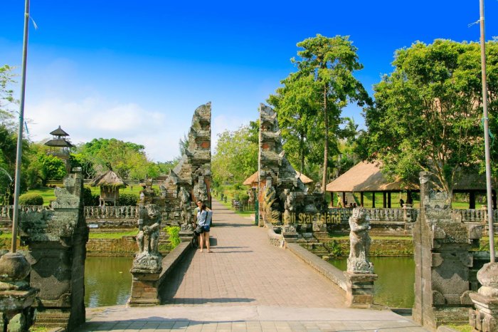 Temple taman ayun mengwi bali royal