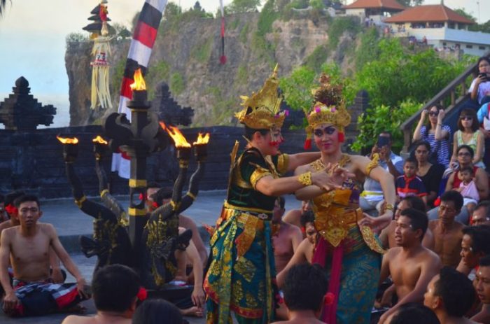 Kecak tari budaya warisan wajib kamu bangsa indonesiaituindah