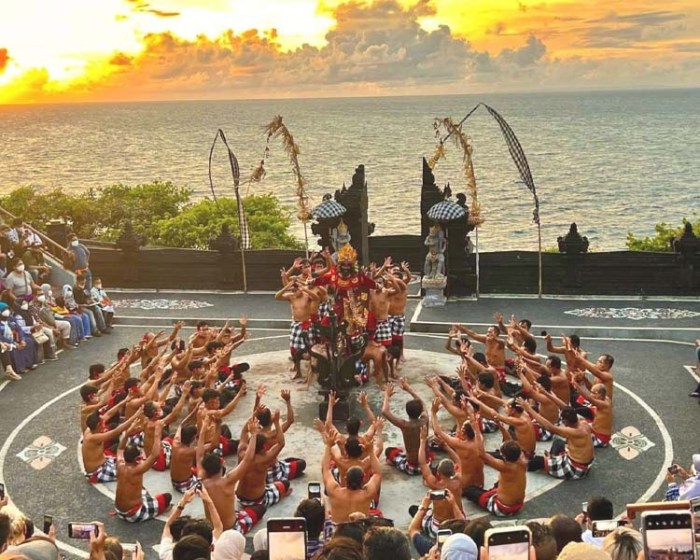 Tari kecak fungsi sejarah makna kegunaan penuh